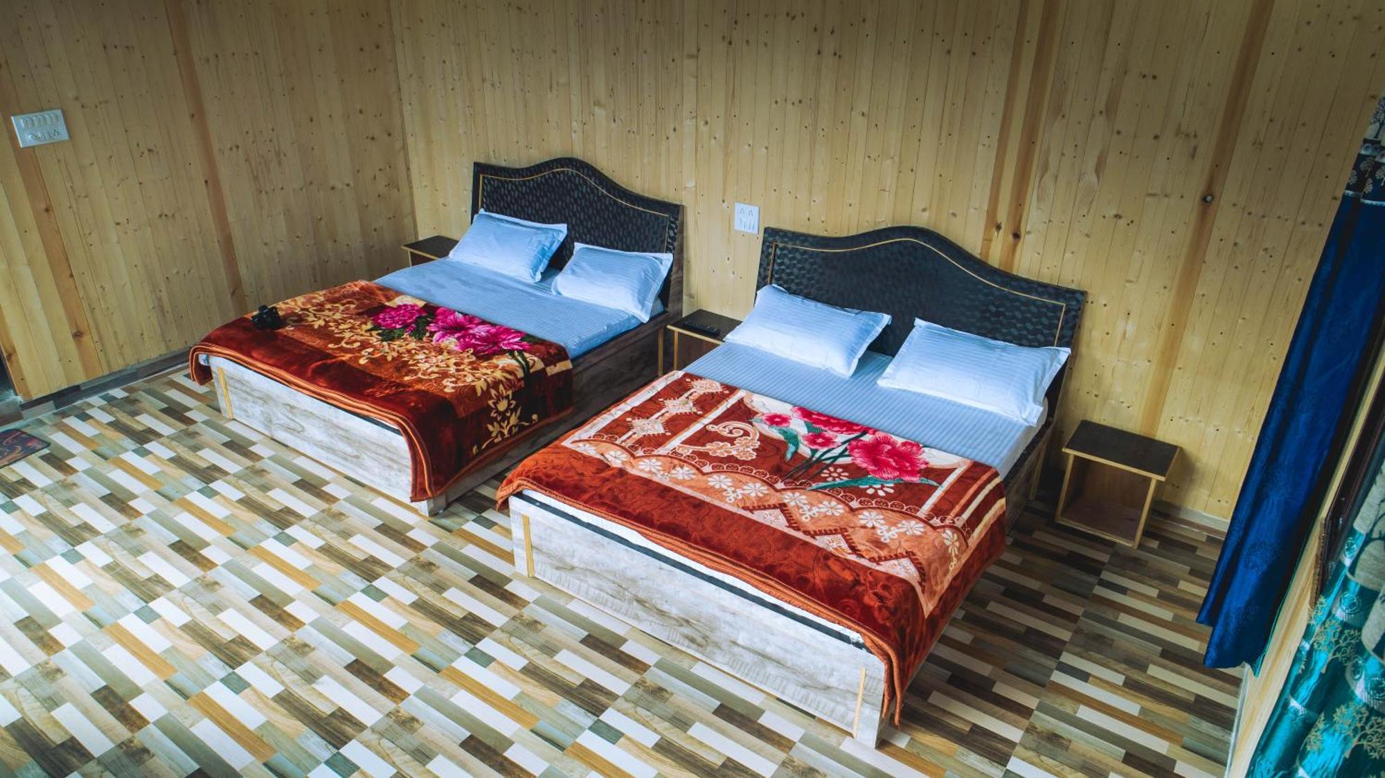 Midway Restaurants & Guest House Dhanaulti Room photo